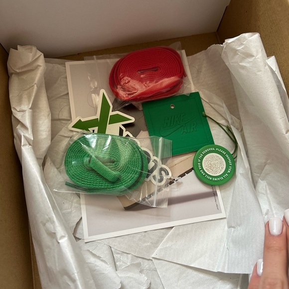 Air Jordan 1 Retro OG “Lucky Green” - Picture 7 of 7